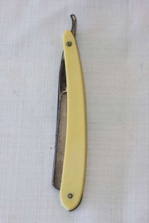 An awesome rare antique "Haljestrand Eskilstuna MKN08" Swedish cut throat razor in its original box