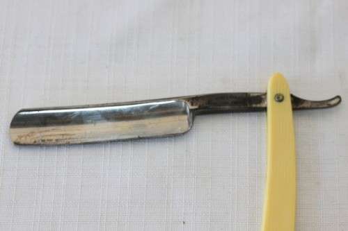 An awesome rare antique "Haljestrand Eskilstuna MKN08" Swedish cut throat razor in its original box