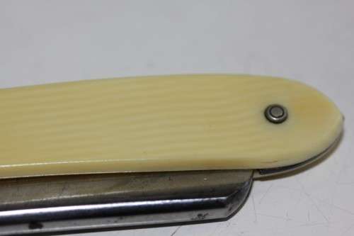 An awesome rare antique "Haljestrand Eskilstuna MKN08" Swedish cut throat razor in its original box
