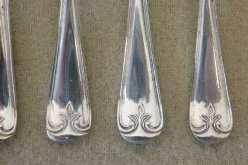 An incredible boxed EPNS silver plated teaspoon & cake fork set w/ sugar tongs in stunning condition