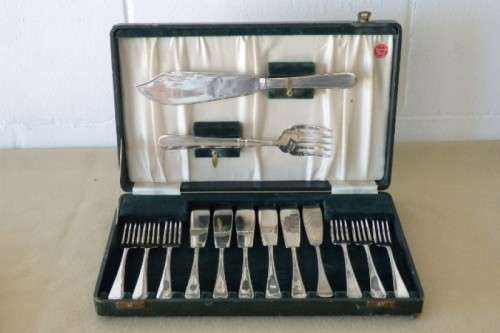 An amazing vintage Yeoman Art Deco fish knife and fork set w/ matching knife and fork serving set
