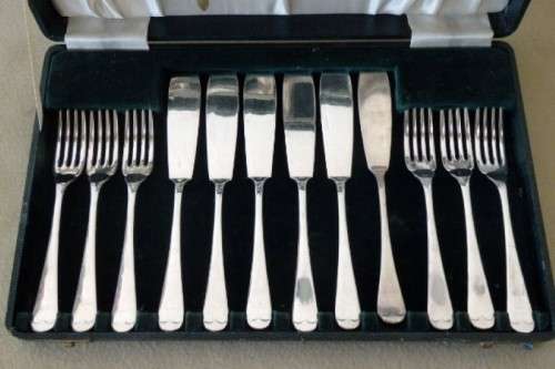 An amazing vintage Yeoman Art Deco fish knife and fork set w/ matching knife and fork serving set