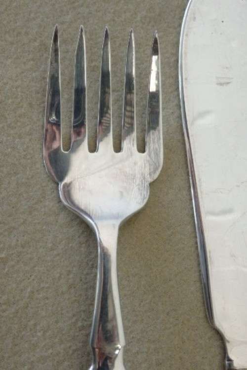 An amazing vintage Yeoman Art Deco fish knife and fork set w/ matching knife and fork serving set