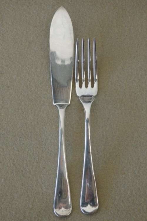 An amazing vintage Yeoman Art Deco fish knife and fork set w/ matching knife and fork serving set