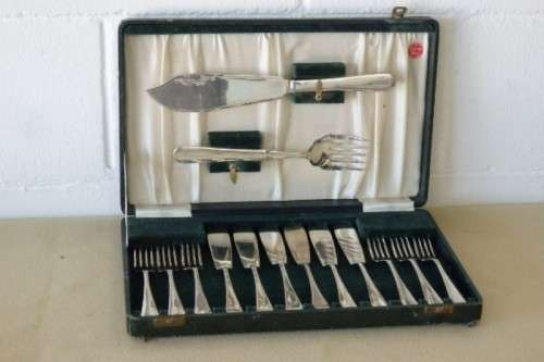 An amazing vintage Yeoman Art Deco fish knife and fork set w/ matching knife and fork serving set