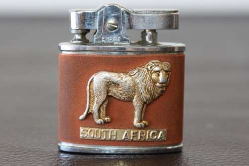 A lovely original Empire "South Africa" souvenir cigarette lighter in good condition