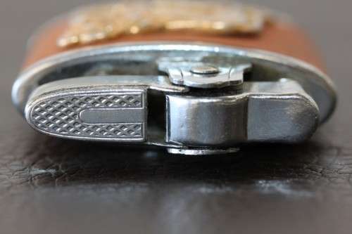 A lovely original Empire "South Africa" souvenir cigarette lighter in good condition