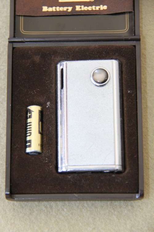 A superb original "Win Battery Electric" cigarette lighter with pouch in its original case