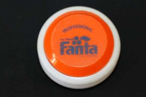 A wonderful vintage "professional" Fanta yo-yo. Very collectable!