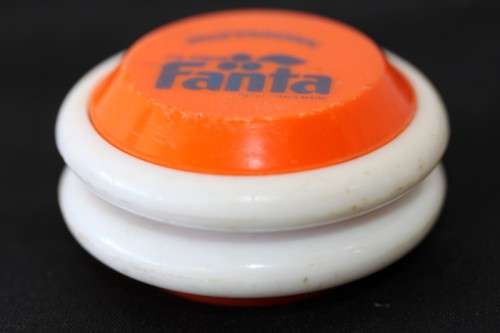 A wonderful vintage "professional" Fanta yo-yo. Very collectable!