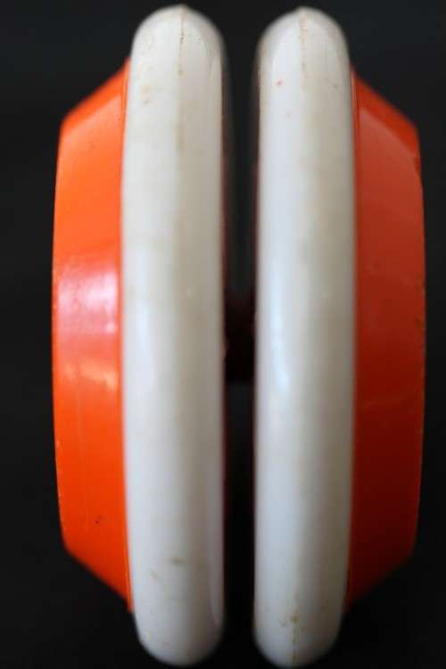 A wonderful vintage "professional" Fanta yo-yo. Very collectable!