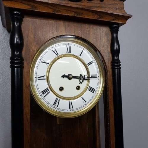 Magnificent vintage German made solid oak Hermle wall clock w/ porcelain face & original key RS17CL