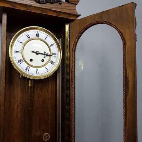 Magnificent vintage German made solid oak Hermle wall clock w/ porcelain face & original key RS17CL