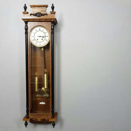 Magnificent vintage German made solid oak Hermle wall clock w/ porcelain face & original key RS17CL
