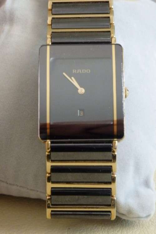 A superb gents Swiss made Rado "DiaStar" black ceramic & gold quartz watch with date display
