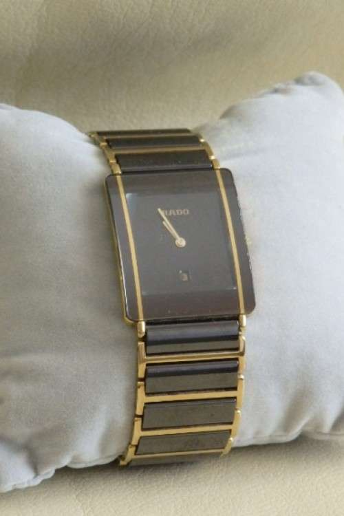 A superb gents Swiss made Rado "DiaStar" black ceramic & gold quartz watch with date display