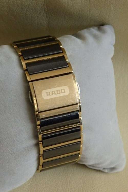 A superb gents Swiss made Rado "DiaStar" black ceramic & gold quartz watch with date display