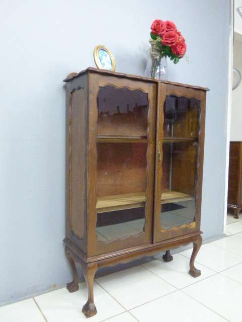 An exquisite vintage solid Imbuia glass door ball and claw showcase w shelves. Absolutely beautiful