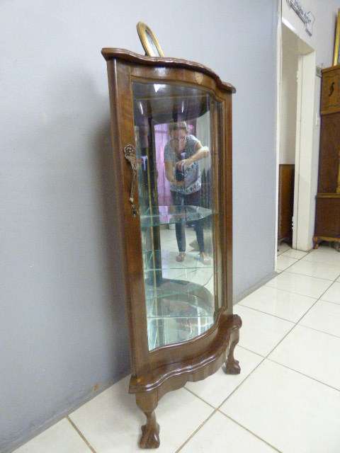 A gorgeous solid (heavy) Imbuia ball & claw glass door corner display cabinet in stunning condition!