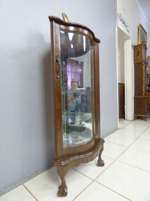 A gorgeous solid (heavy) Imbuia ball & claw glass door corner display cabinet in stunning condition!