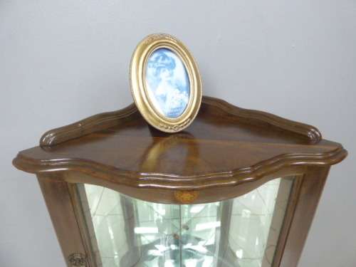 A gorgeous solid (heavy) Imbuia ball & claw glass door corner display cabinet in stunning condition!