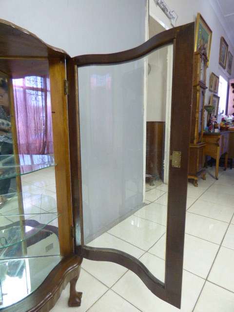A gorgeous solid (heavy) Imbuia ball & claw glass door corner display cabinet in stunning condition!