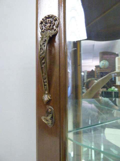 A gorgeous solid (heavy) Imbuia ball & claw glass door corner display cabinet in stunning condition!