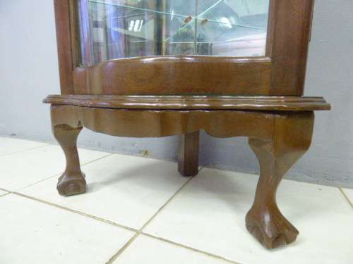 A gorgeous solid (heavy) Imbuia ball & claw glass door corner display cabinet in stunning condition!