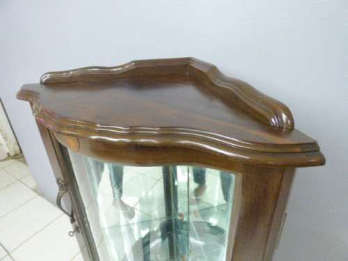 A gorgeous solid (heavy) Imbuia ball & claw glass door corner display cabinet in stunning condition!