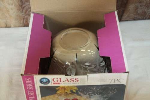 Fabulous 7-piece boxed bowl set incl. 6x dessert bowls and a serving bowl in superb condition RS17