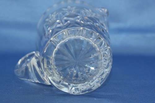 A spectacular lead crystal whiskey water jug w/ beautiful cut crystal detailing in superb condition