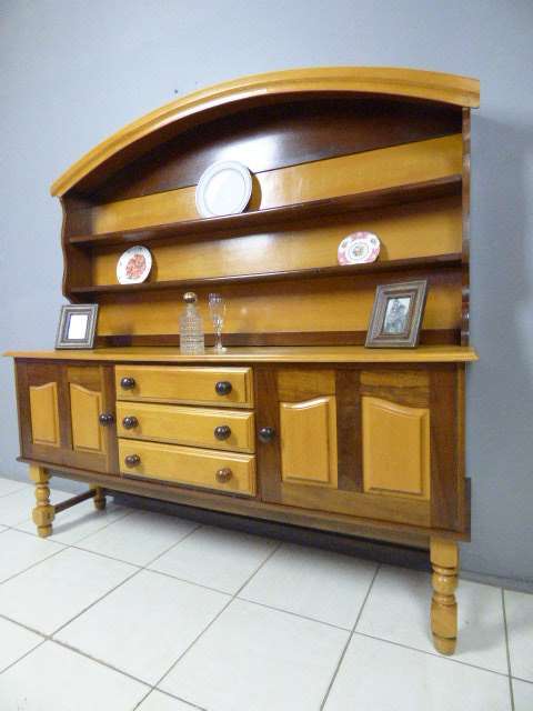 An unquestionably beautiful vintage solid yellow wood & imbuia welsh dresser, beautiful & elegant!!!