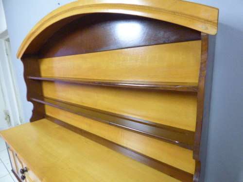 An unquestionably beautiful vintage solid yellow wood & imbuia welsh dresser, beautiful & elegant!!!