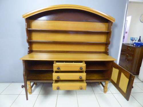 An unquestionably beautiful vintage solid yellow wood & imbuia welsh dresser, beautiful & elegant!!!