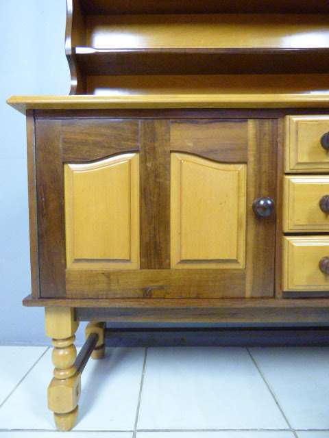 An unquestionably beautiful vintage solid yellow wood & imbuia welsh dresser, beautiful & elegant!!!