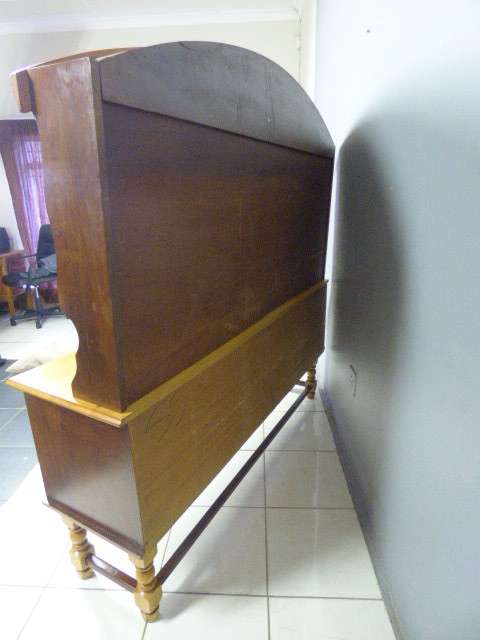 An unquestionably beautiful vintage solid yellow wood & imbuia welsh dresser, beautiful & elegant!!!