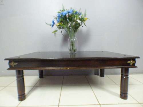A superb (larger) dark oak coffee table with eye-catching metalwork detailing - stunning!!