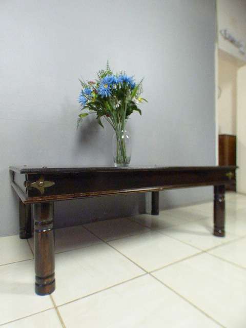 A superb (larger) dark oak coffee table with eye-catching metalwork detailing - stunning!!