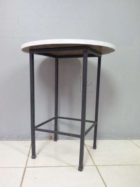 A lovely round black & white occasional/ display/ side table - perfect in your living area! RS17Sale