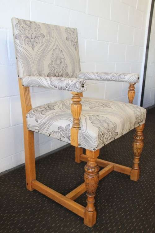 Absolutely spectacular oak 10-seater extendable dining room suite c/w magnificent upholstered chairs