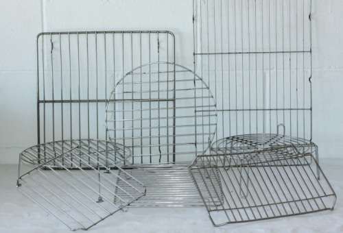 An awesome collection of 8x assorted metal drying racks for cooking and baking; bid/rack