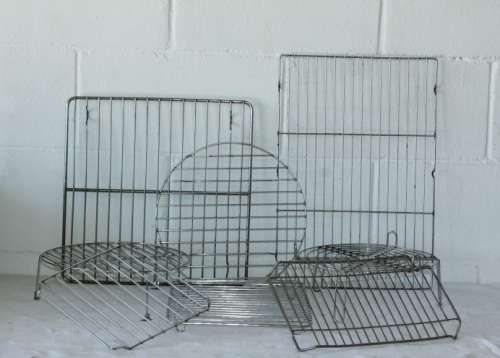 An awesome collection of 8x assorted metal drying racks for cooking and baking; bid/rack