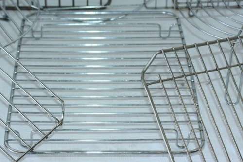 An awesome collection of 8x assorted metal drying racks for cooking and baking; bid/rack