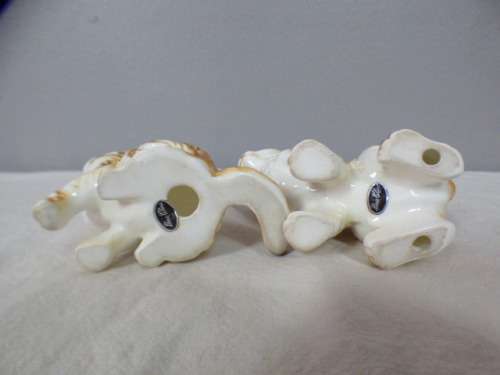 Two lovely bone china cats for your collection of figurines. Very pretty to have on display.