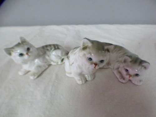 Three lovely bone china kittens for your collection of figurines. Very pretty display - RS17Sale