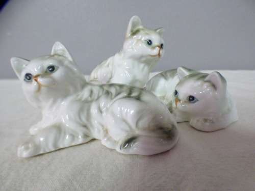 Three lovely bone china kittens for your collection of figurines. Very pretty display - RS17Sale