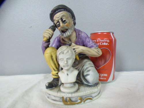 A lovely ornamental ceramic figurine of an elderly man working on a bust in great condition RS17Sale