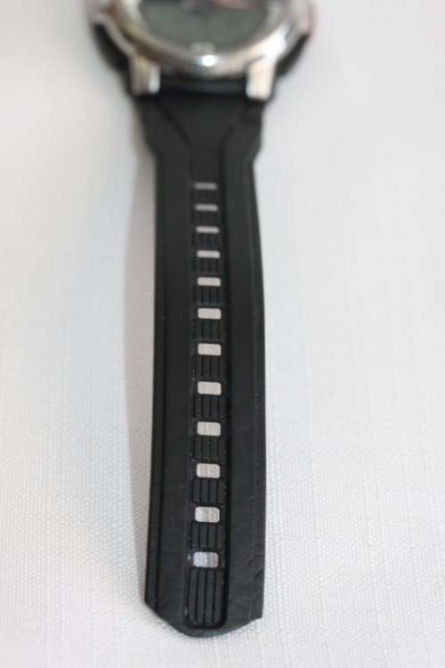 A fantastic Casio (AQF-102W) sports watch w/ a digital & analog display and a multitude of functions