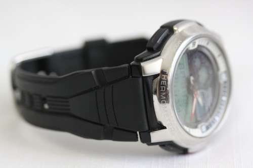 A fantastic Casio (AQF-102W) sports watch w/ a digital & analog display and a multitude of functions