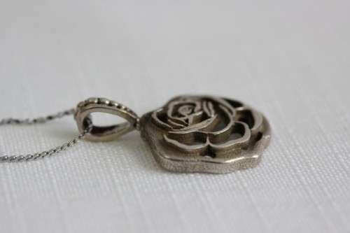 An exquisite original Jenna Clifford sterling silver "The Rose" pendant on an Italian silver chain